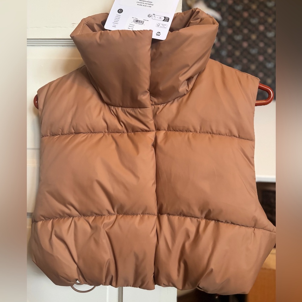 Alo Yoga Cropped Gold Rush Puffer Vest